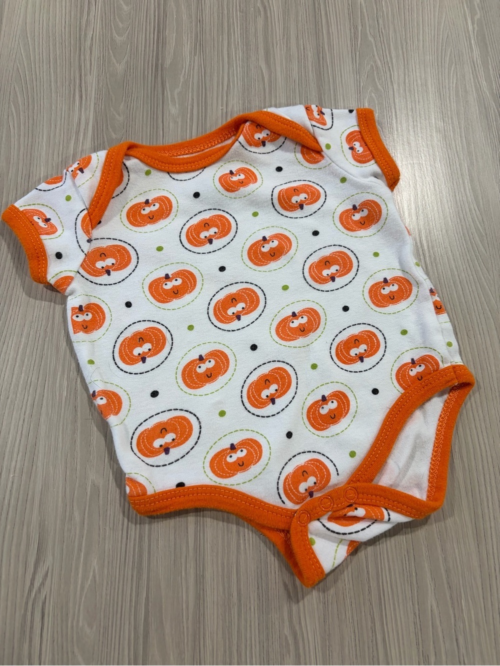 7/$20 Buster Brown Orange Pumpkin Print Baby One-Piece Bodysuit Short Sleeve